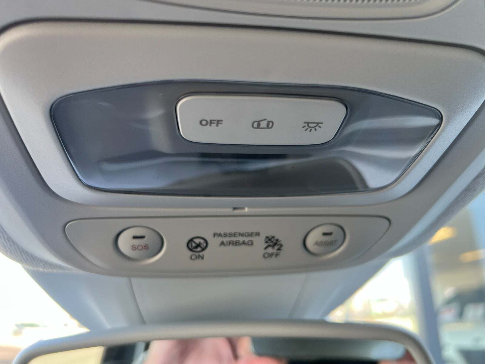 Grå Fiat 500e fra 2023