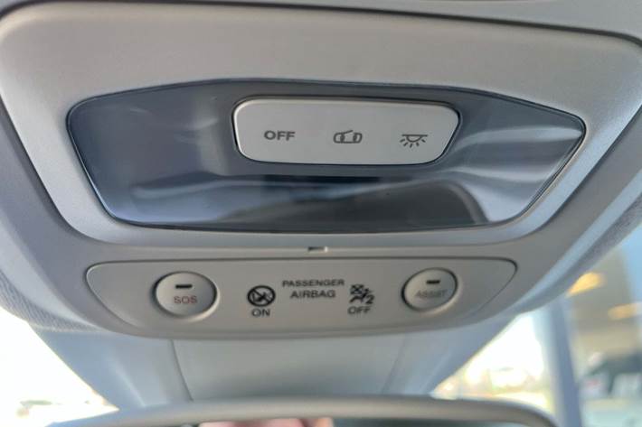 Grå Fiat 500e fra 2023