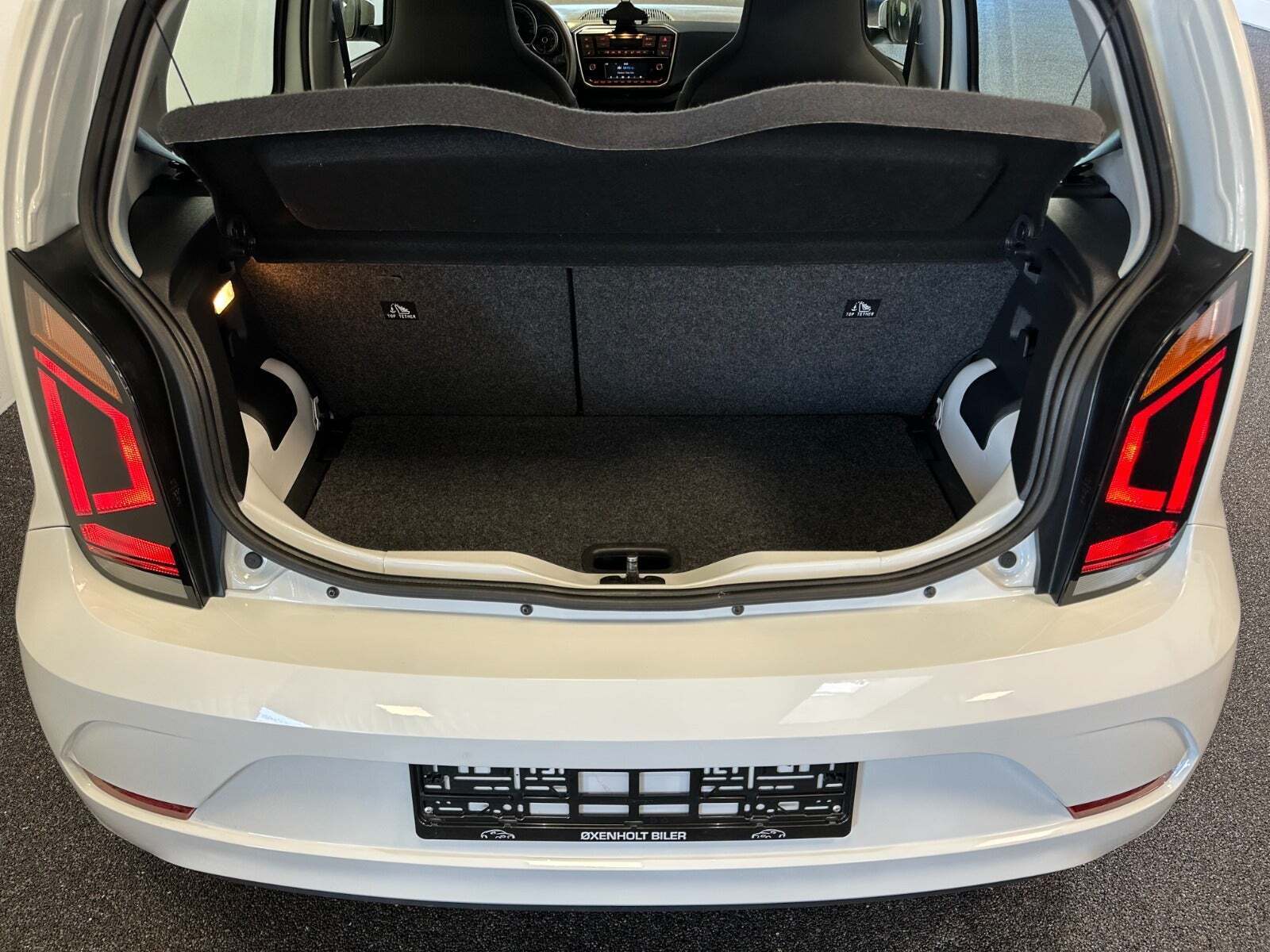 Hvid VW E-UP! fra 2022