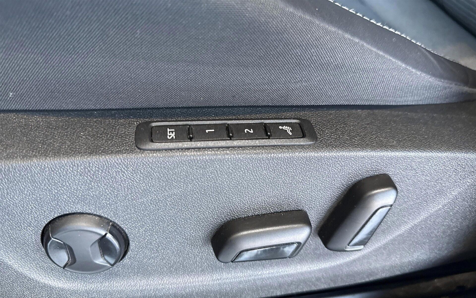 Grå Skoda Enyaq fra 2021