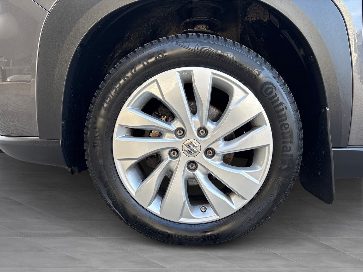 Grå Suzuki S-Cross fra 2023