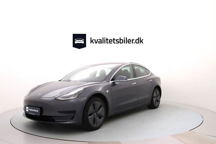Grå Tesla Model 3 fra 2019 set udefra