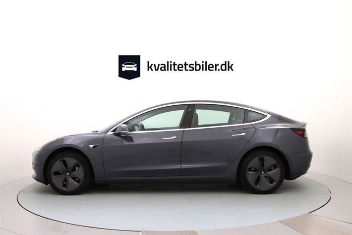 Grå Tesla Model 3 fra 2019