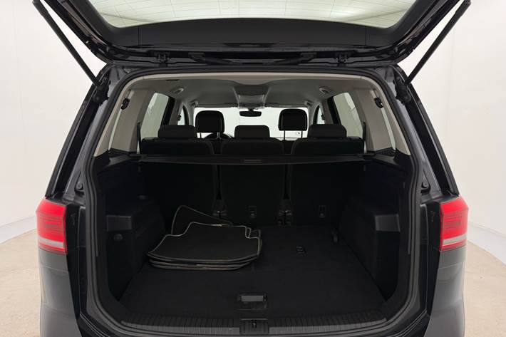 Sort VW Touran fra 2018