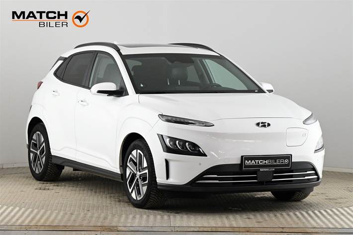 Hvid Hyundai Kona fra 2021 set udefra