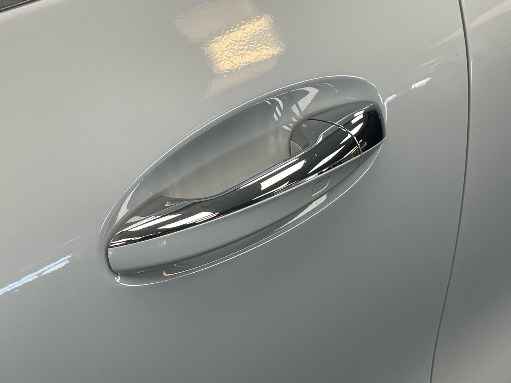 Hvid Mercedes EQA 250+ fra 2023