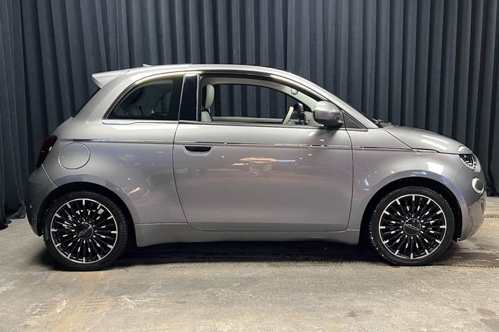 Grå Fiat 500e fra 2020