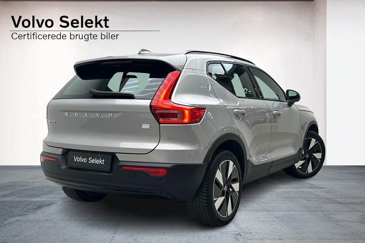 Sølv Volvo XC40 fra 2023