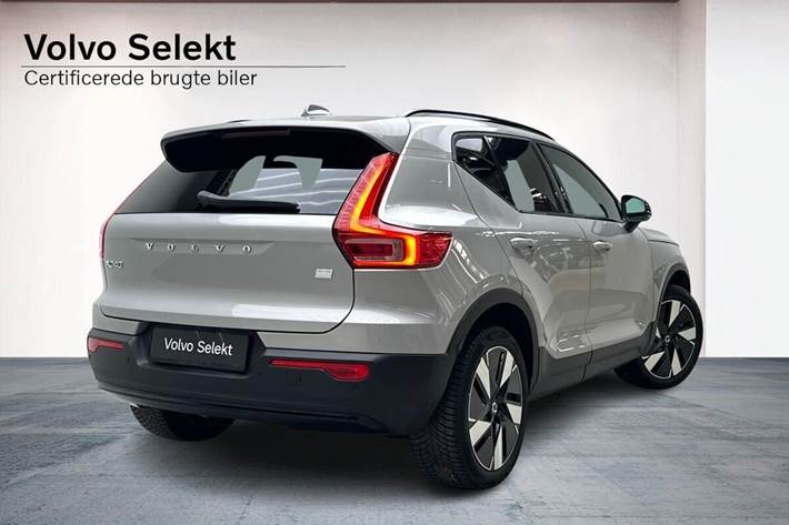 Sølv Volvo XC40 fra 2024