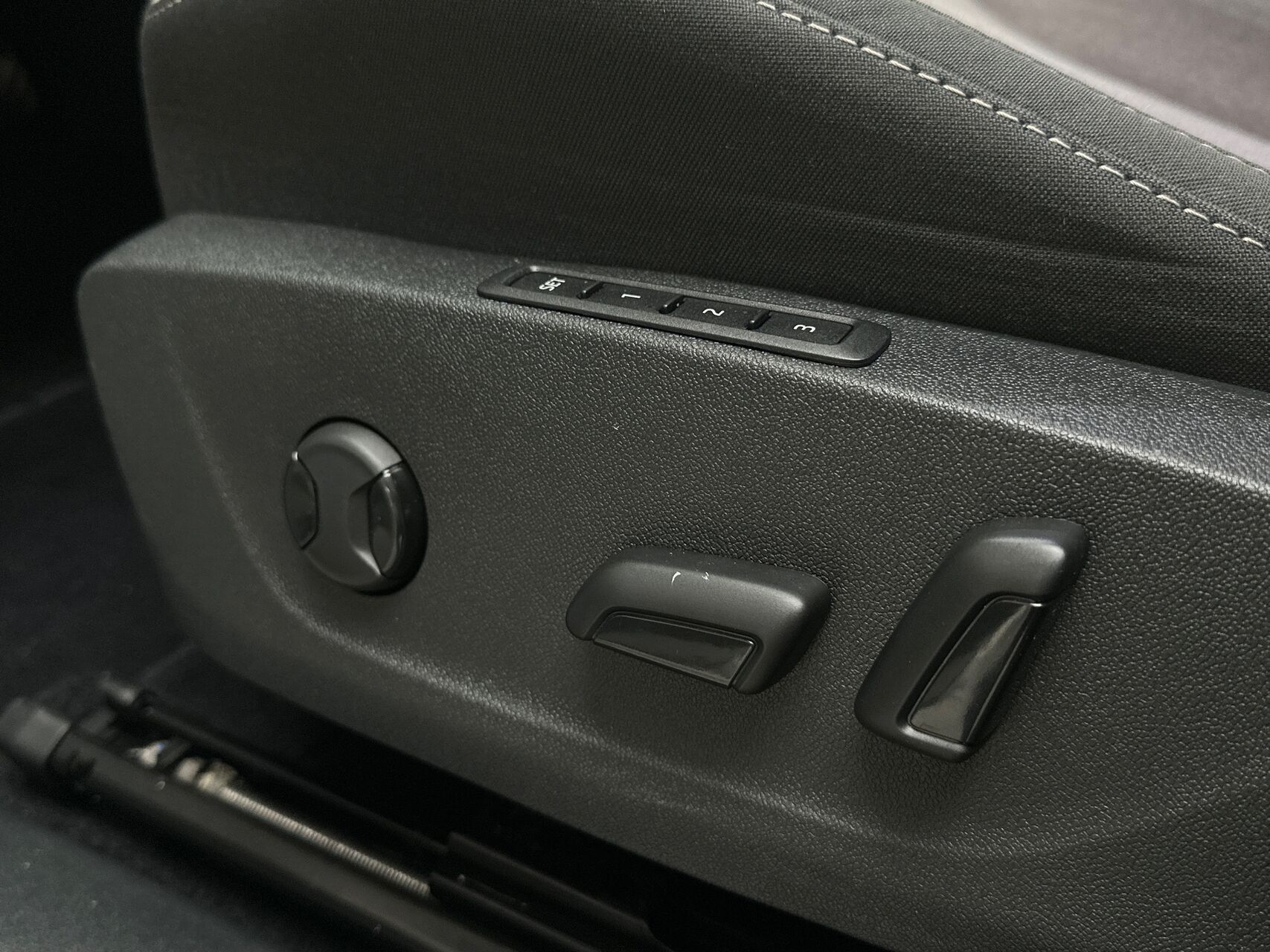 Hvid Skoda Enyaq fra 2021