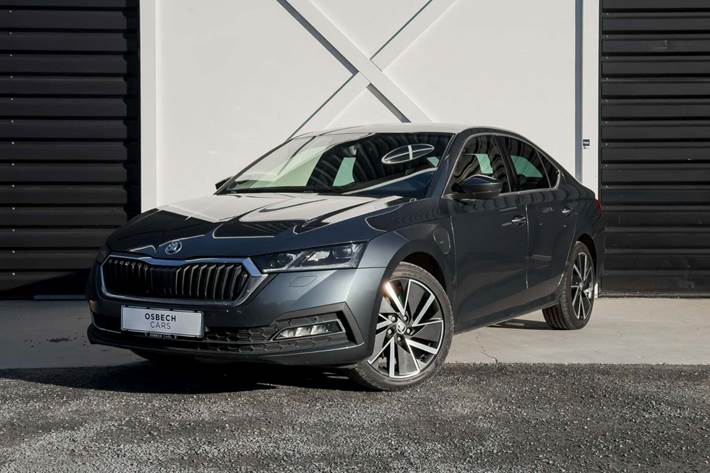 Grå Skoda Octavia fra 2021