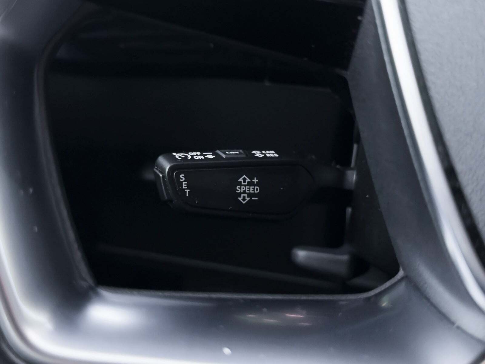 Grå Audi e-tron fra 2021