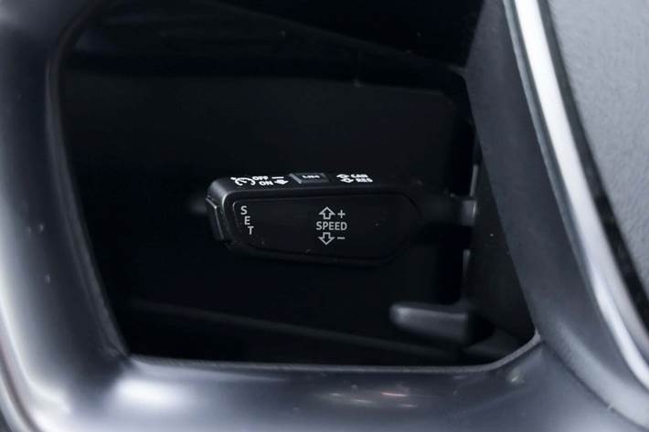 Grå Audi e-tron fra 2021