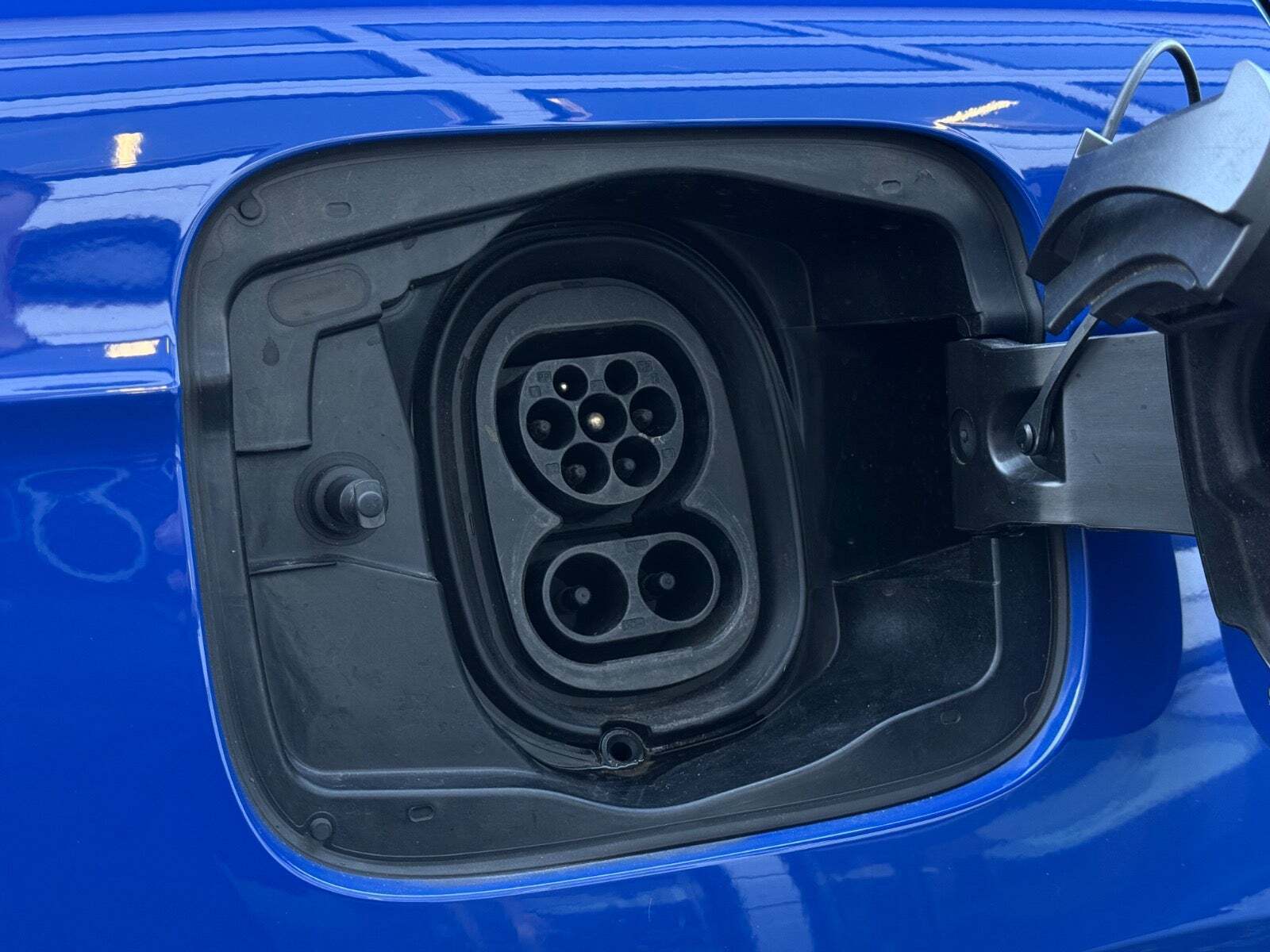 Blå Skoda Enyaq fra 2023