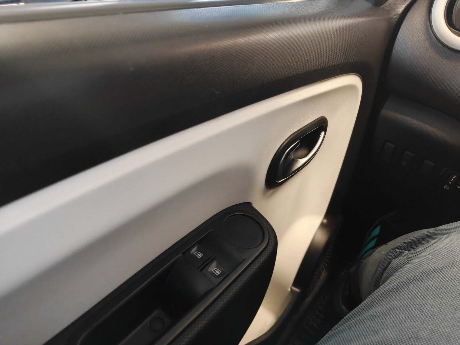 Gul Renault Twingo fra 2016