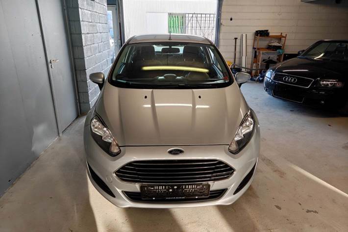 Gul Ford Fiesta fra 2013
