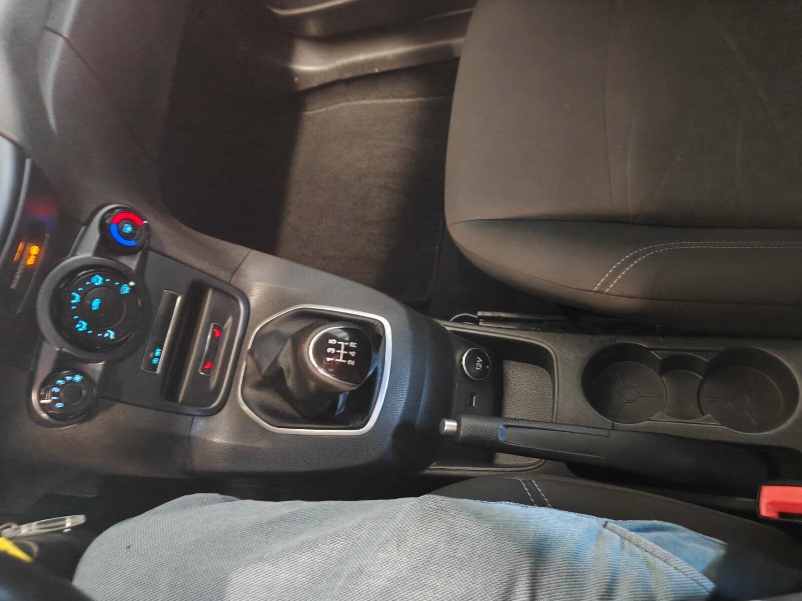 Gul Ford Fiesta fra 2013