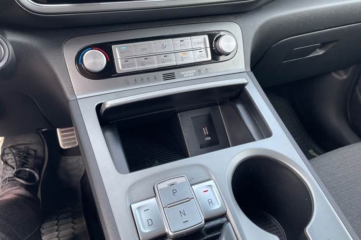 Hvid Hyundai Kona fra 2022