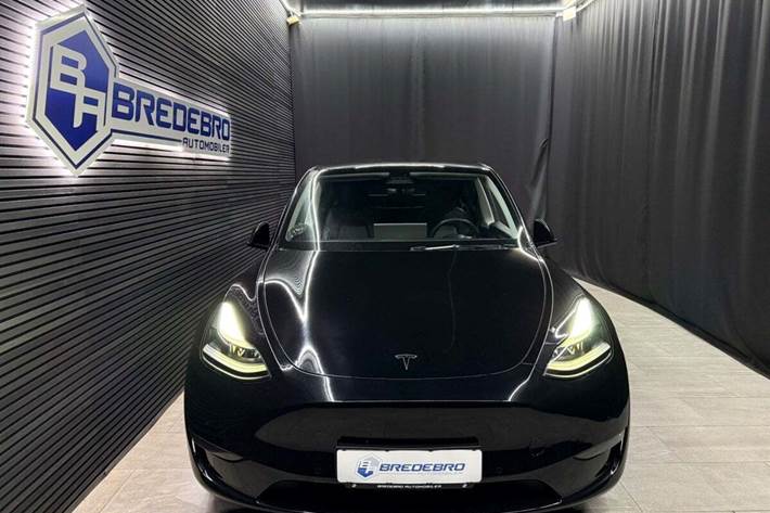Sort Tesla Model Y fra 2022