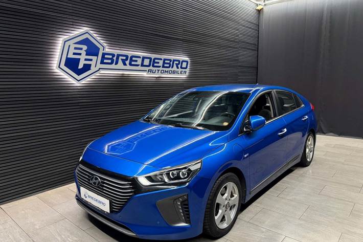 Blå Hyundai Ioniq fra 2017 set udefra