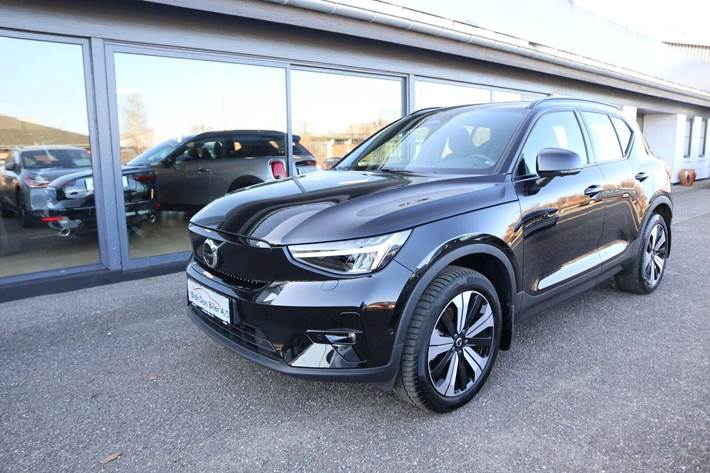 Sort Volvo XC40 fra 2023 set udefra