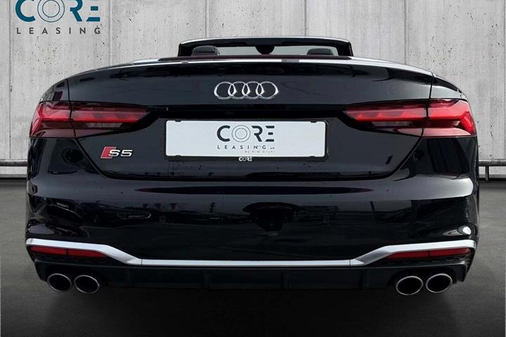 Sort Audi S5 fra 2022
