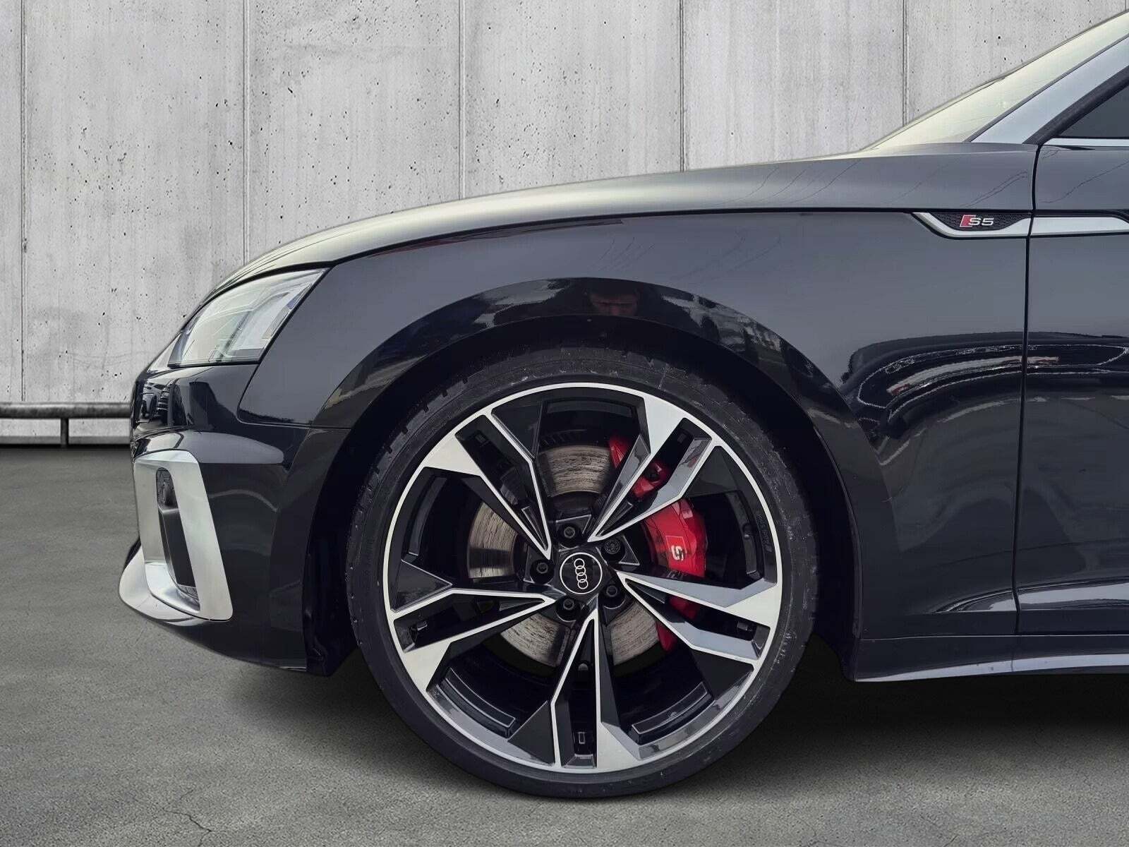 Sort Audi S5 fra 2022