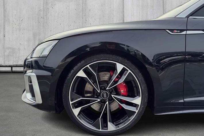 Sort Audi S5 fra 2022