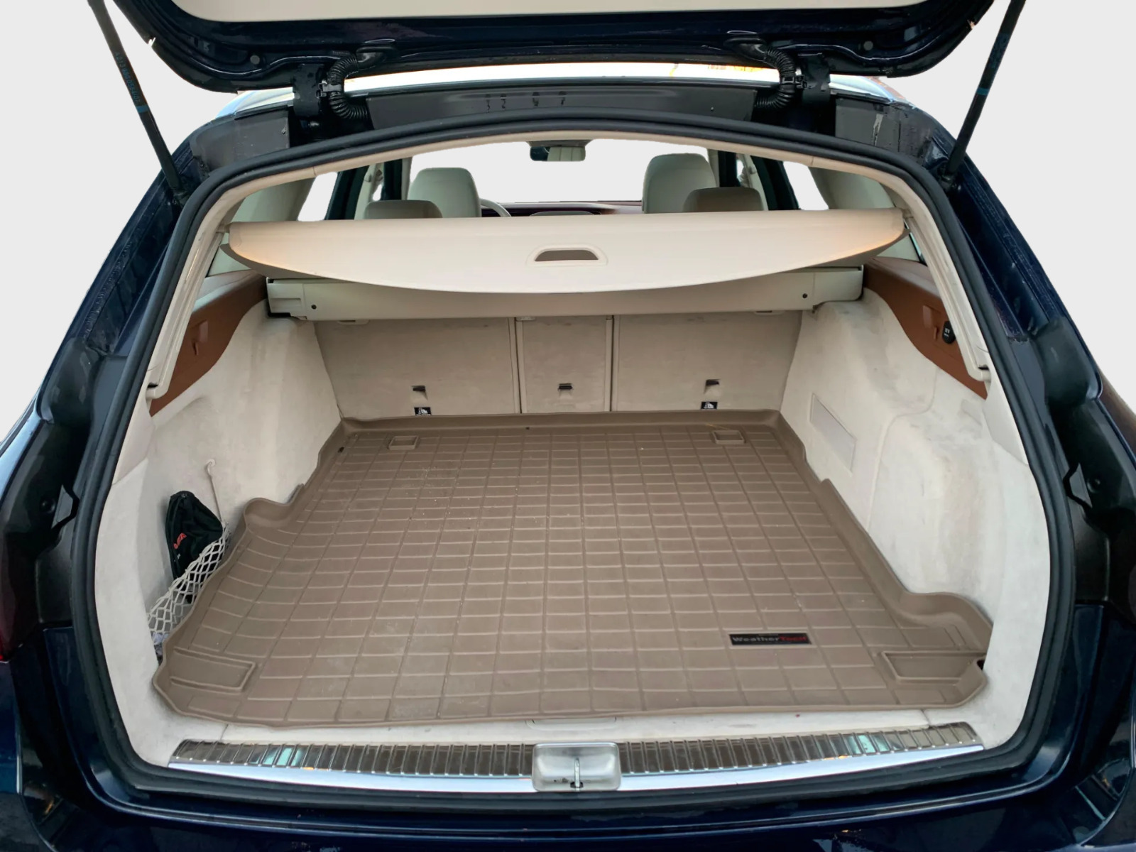 Blå Mercedes E220 d fra 2016