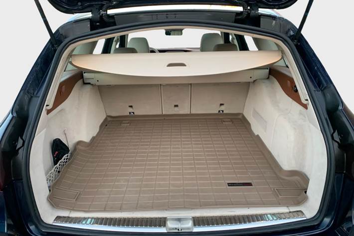 Blå Mercedes E220 d fra 2016