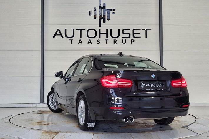 Sort BMW 320i fra 2019