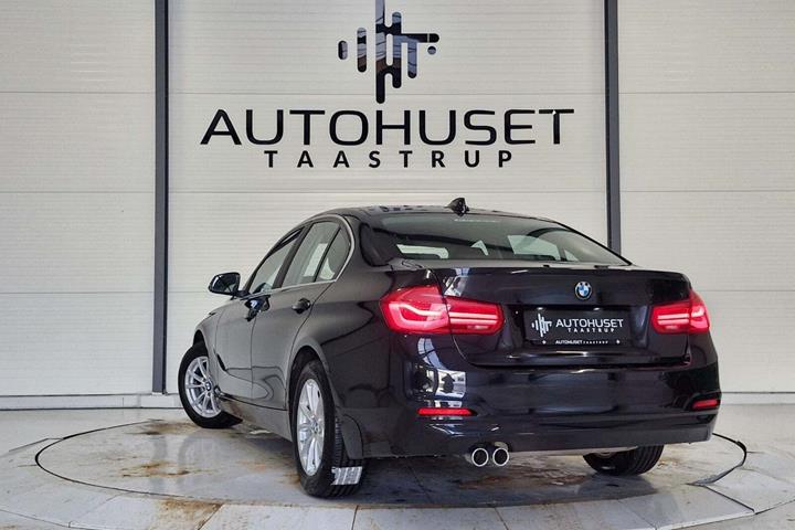 Sort BMW 320i fra 2019