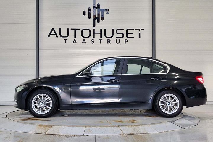 Sort BMW 320i fra 2019
