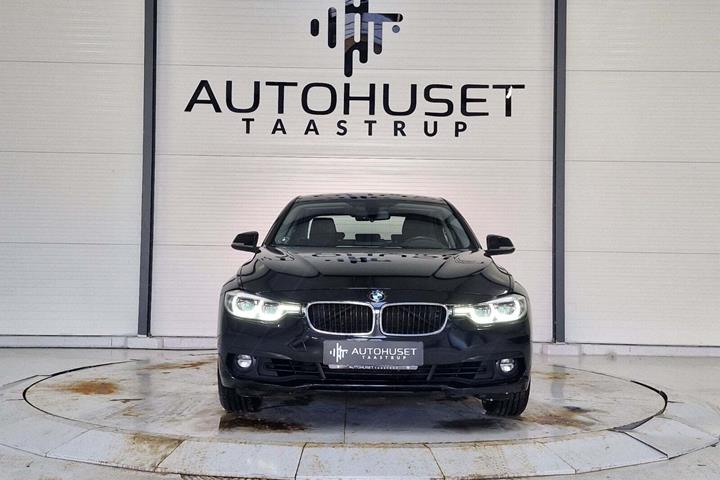 Sort BMW 320i fra 2019