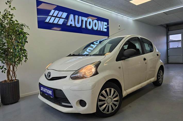 Hvid Toyota Aygo fra 2012