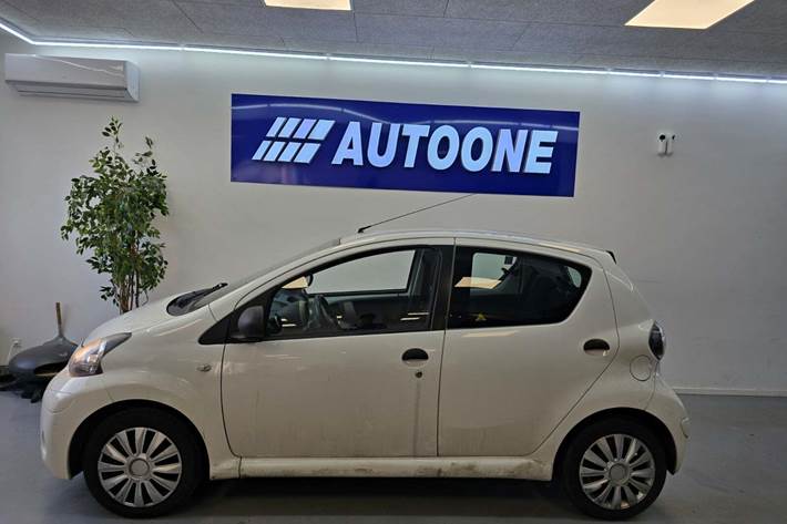 Hvid Toyota Aygo fra 2012
