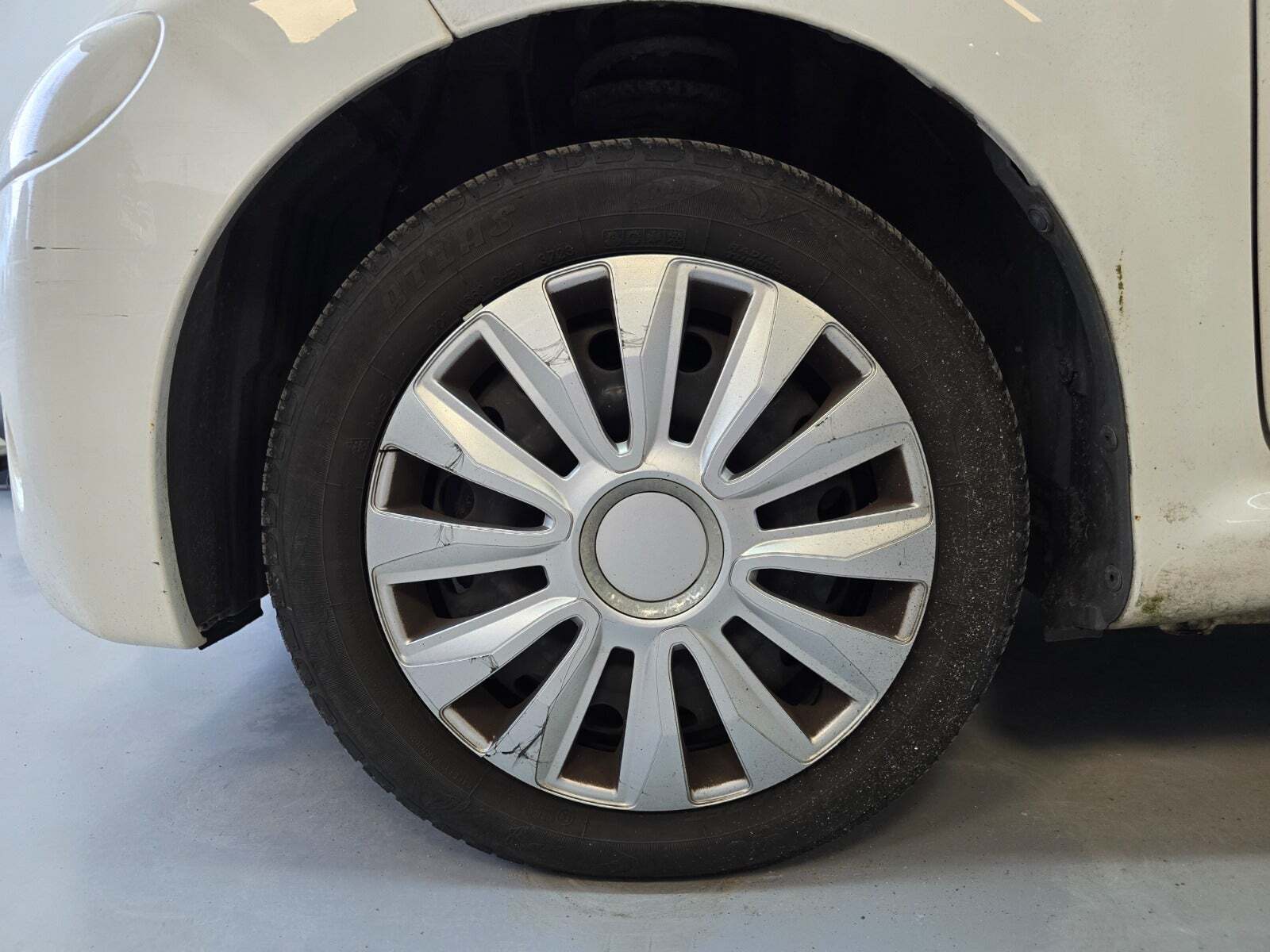 Hvid Toyota Aygo fra 2012