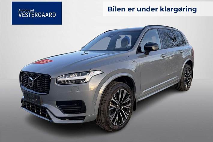 Grå Volvo XC90 fra 2023 set udefra