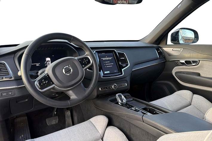 Grå Volvo XC90 fra 2023