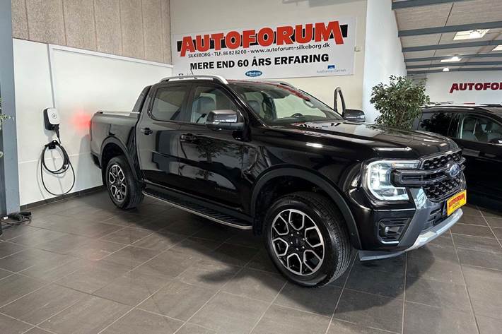 Sort Ford Ranger fra 2024 set udefra
