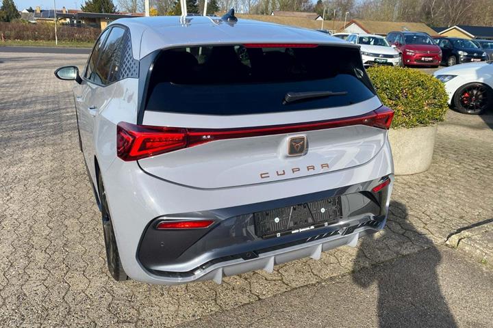 Grå Cupra Born fra 2022