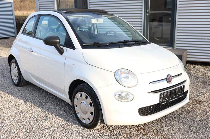 Hvid Fiat 500C fra 2018 set udefra