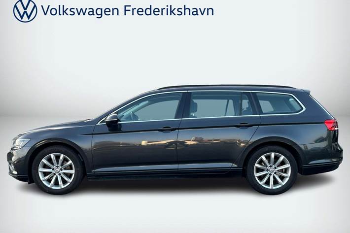 Sort VW Passat fra 2020