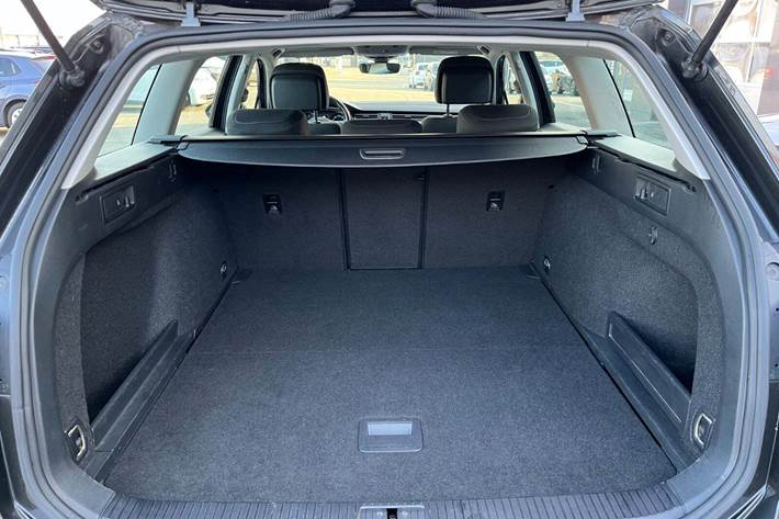 Sort VW Passat fra 2020