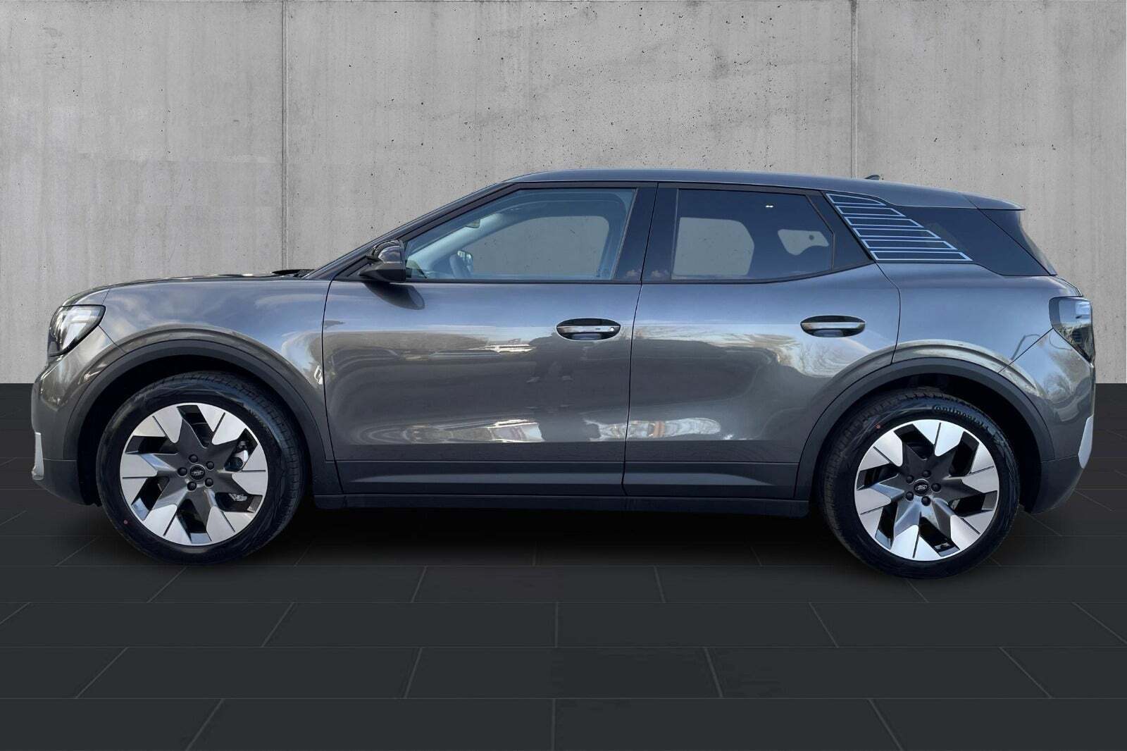 Ford Explorer 77 Premium Extended Range