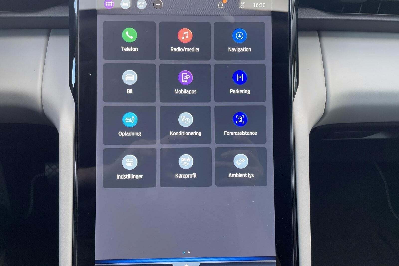 Grå Ford Explorer fra 2025