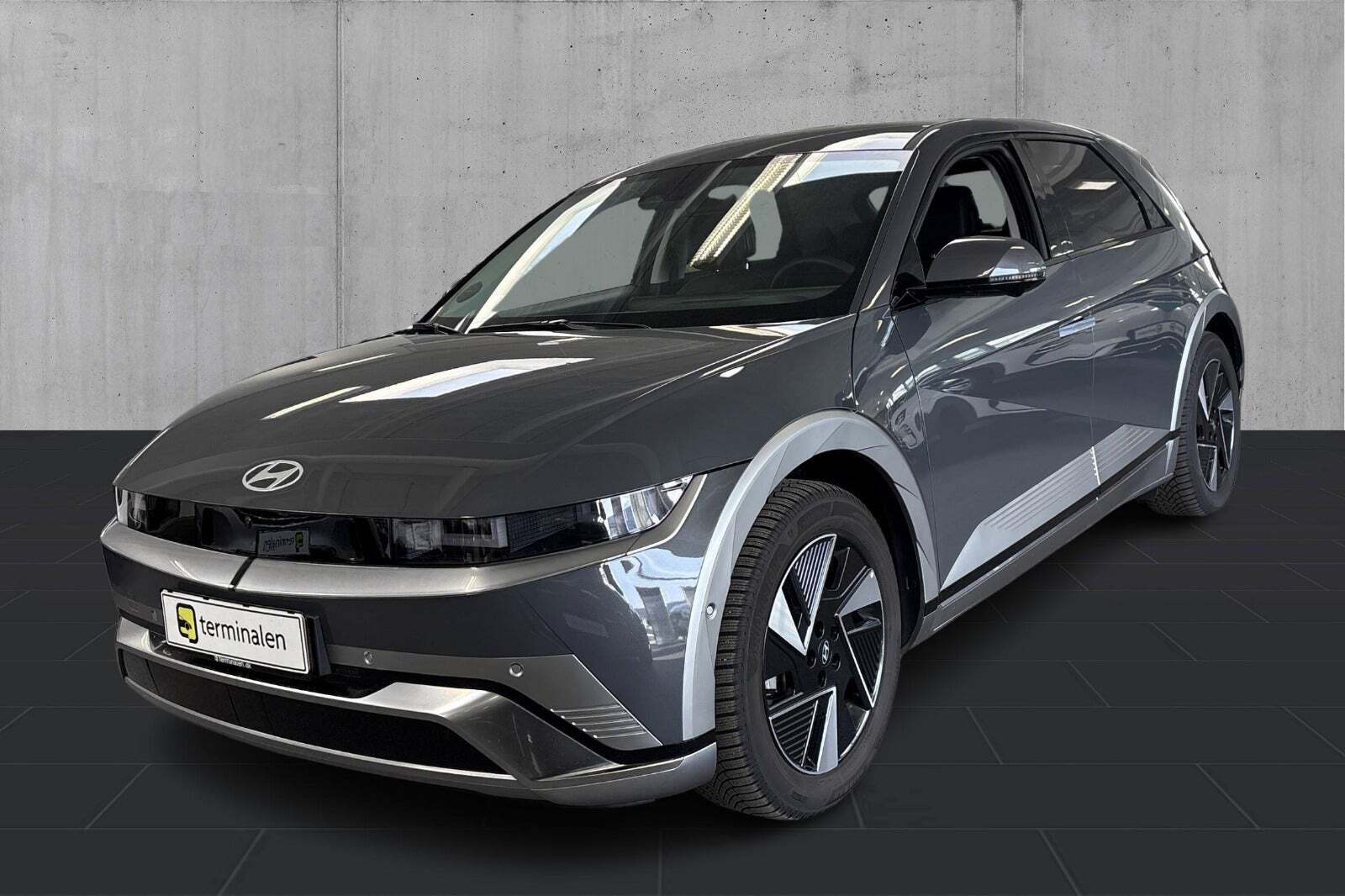 Grå Hyundai Ioniq 5 fra 2025