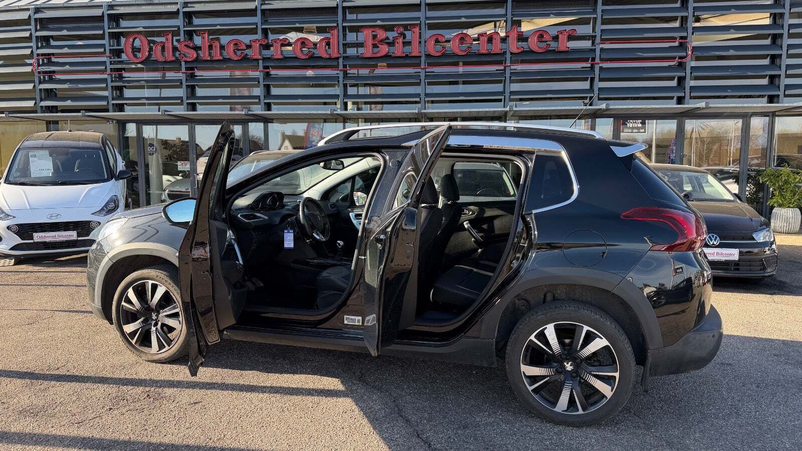 Sort Peugeot 2008 fra 2019