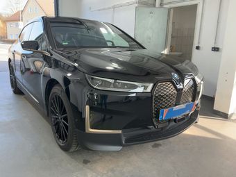 Sort BMW iX fra 2023