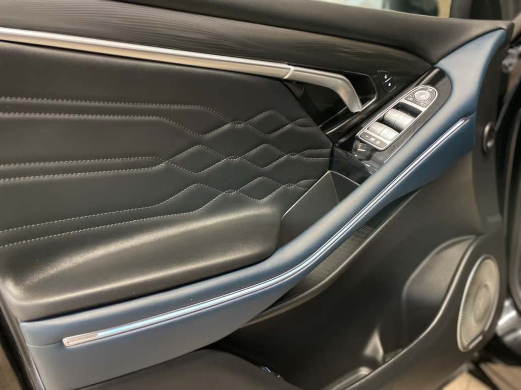 Sort Voyah Free fra 2024